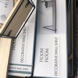 Wall shelves